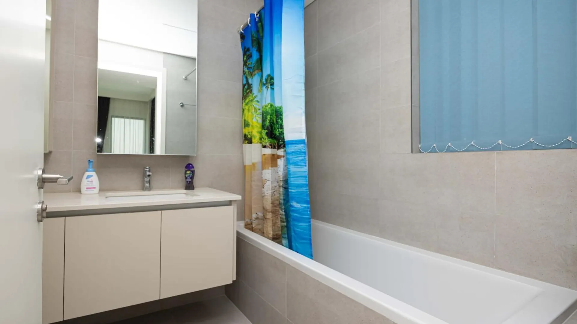Beach View Family Friendly Unit In Dubai