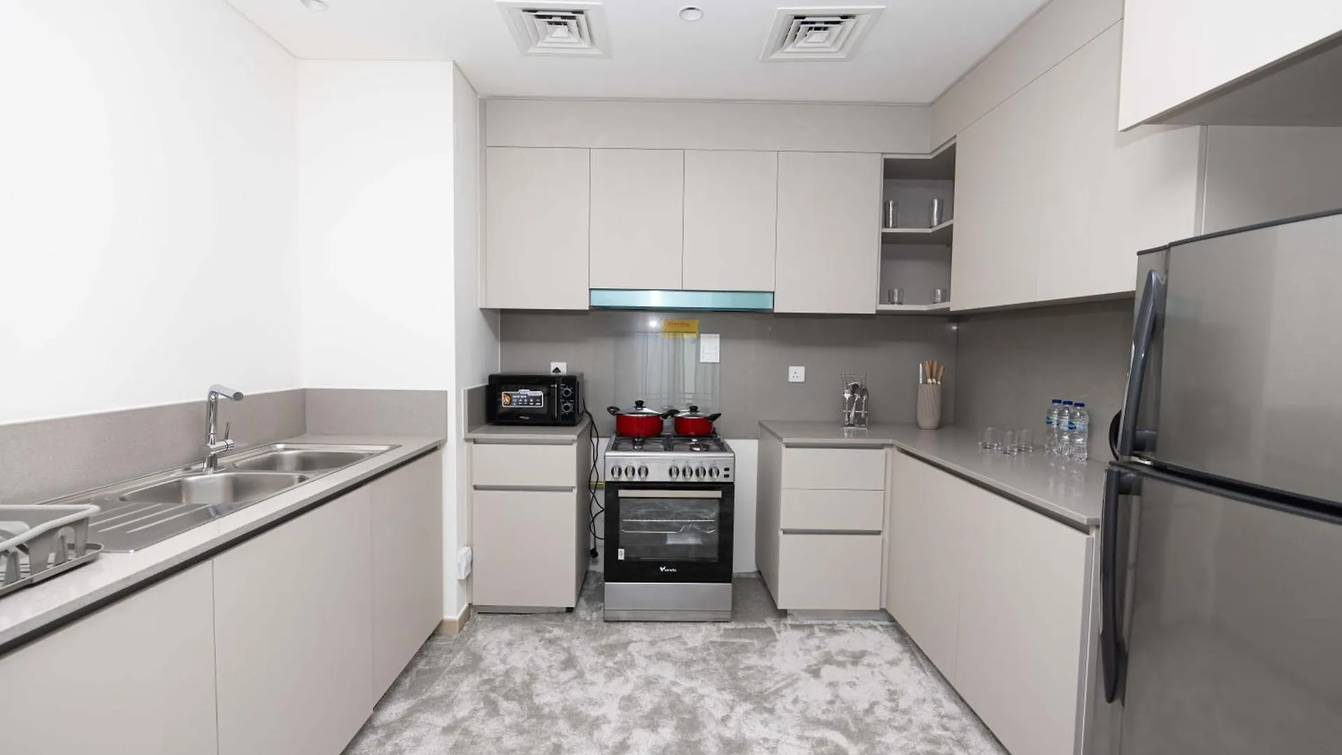 Beach View Family Friendly Unit In Dubai United Arab Emirates